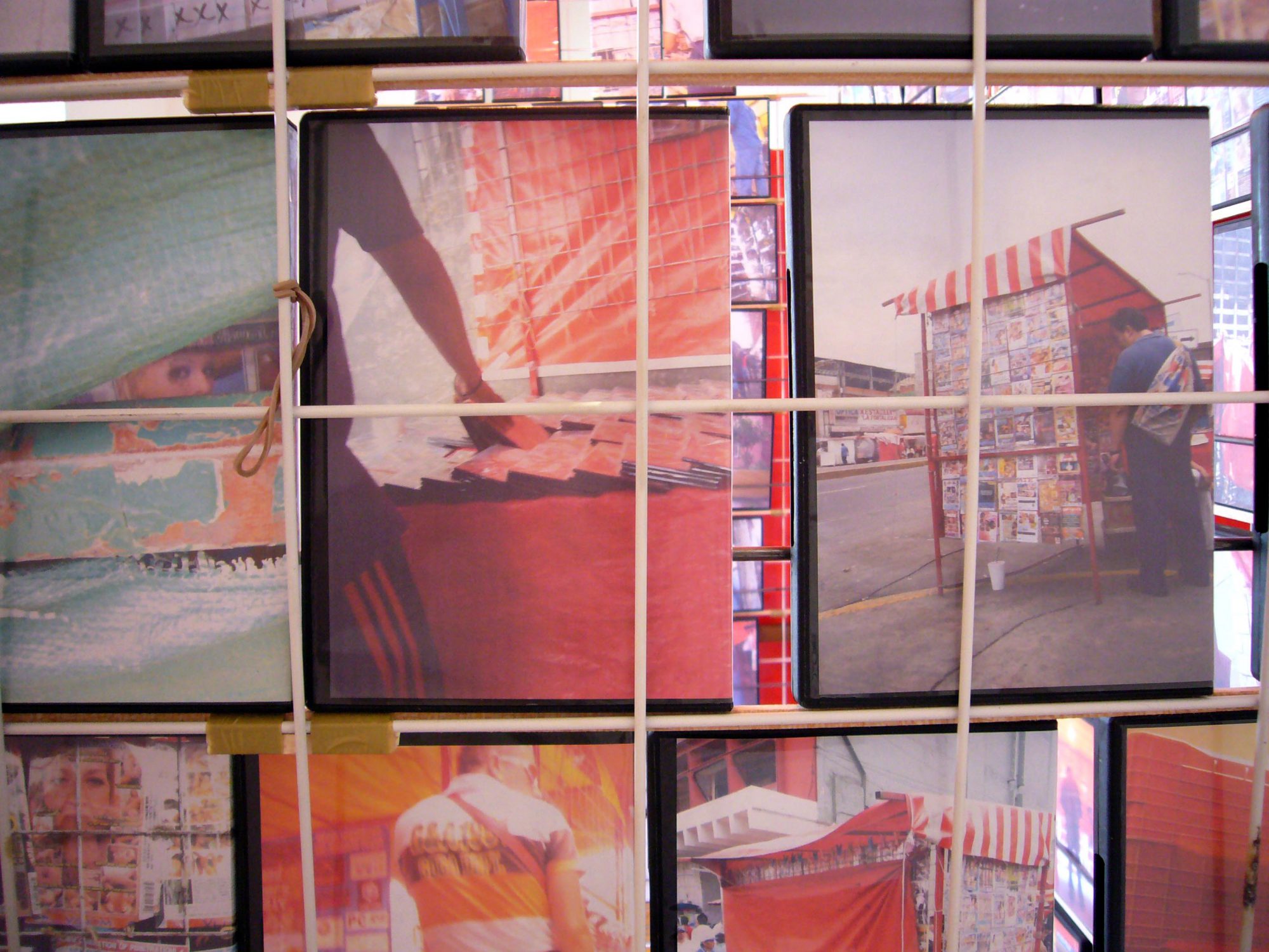 Adentro Afuera / Inside Outside (DVD cases detail)