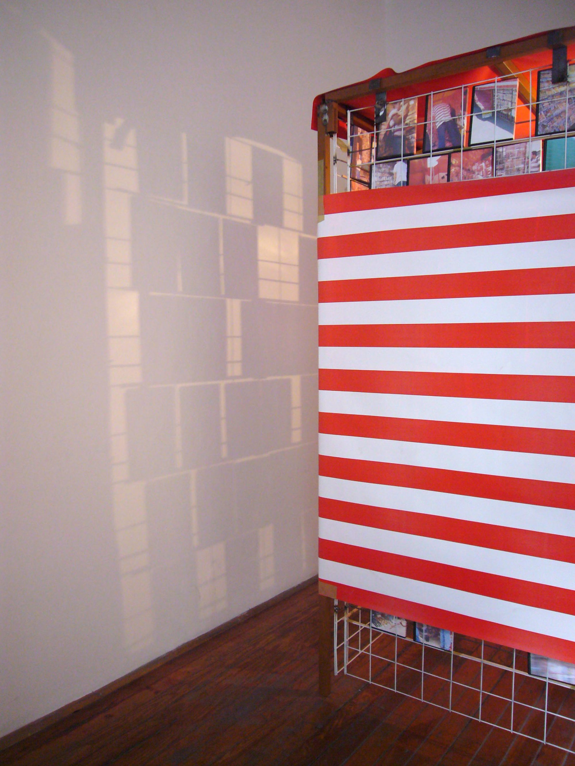 Adentro Afuera / Inside Outside (booth with shadows)