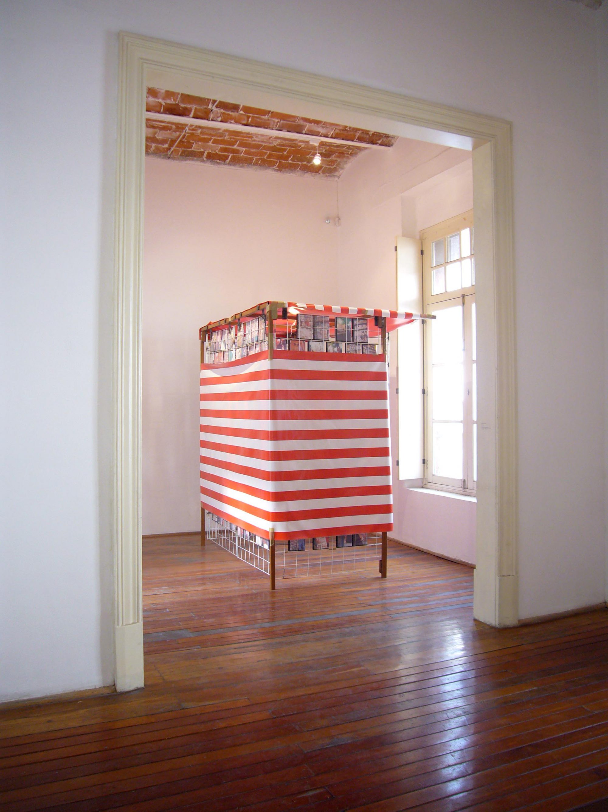 Adentro Afuera / Inside Outside (booth installed)